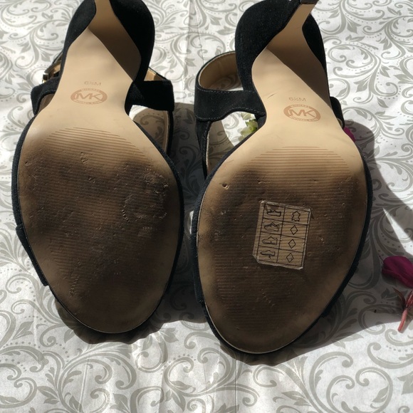 Suede Micheal Kors 👠 shoes - Picture 5 of 5